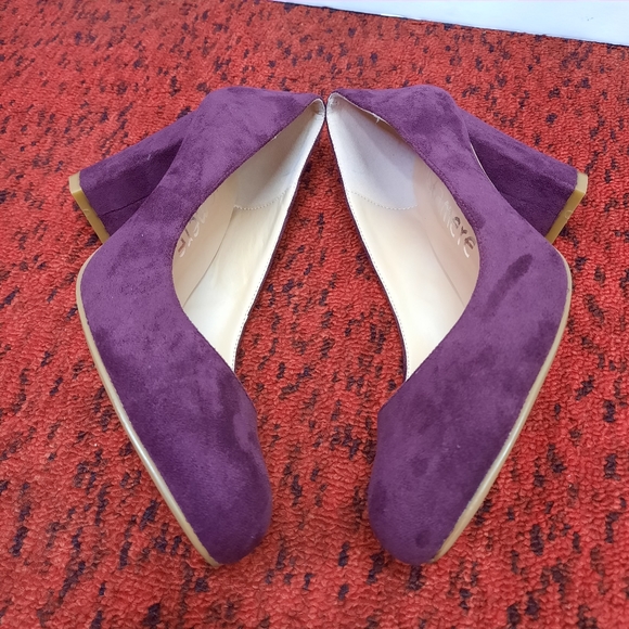 Castamere Red Burgandy Women's Block Heel Pump Slip on Shoes Faux Suede Size 9.5 - Picture 14 of 15